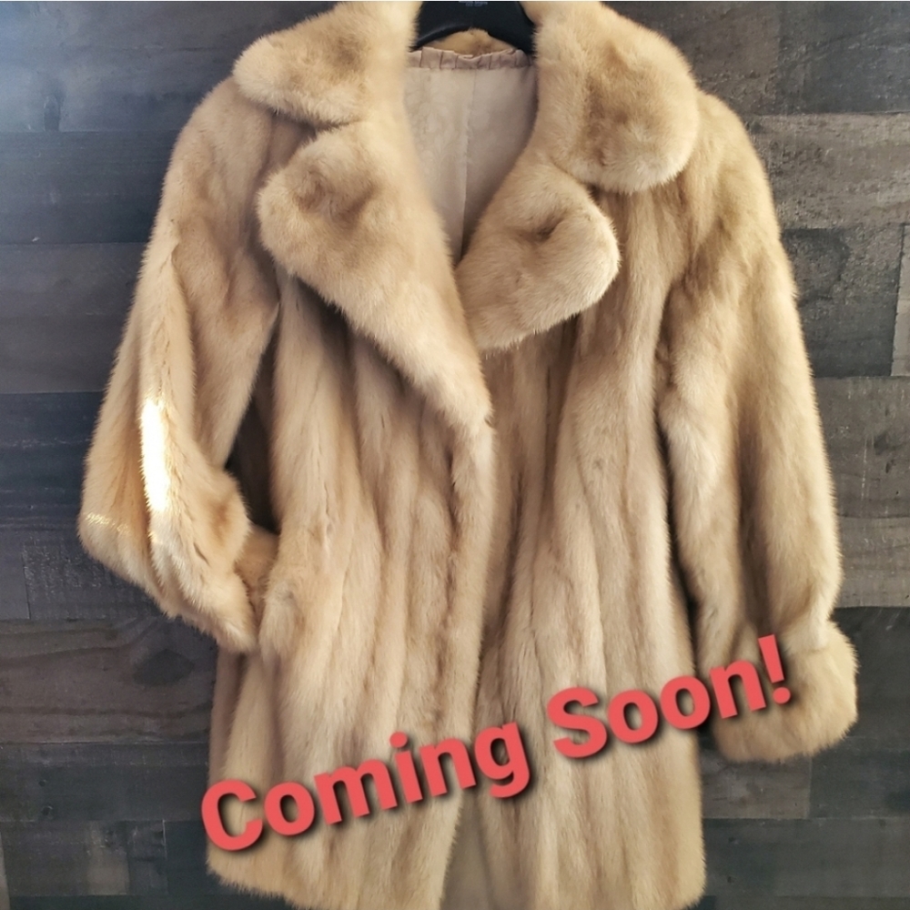 ❤️🔥MAKE AN OFFER!!!!!❤️🔥 MINK GENUINE FUR COAT! Must clear out closet! - Picture 3 of 3